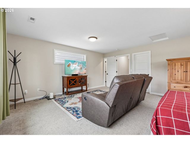 215 W BARBARAS Way, Newberg, OR 97132