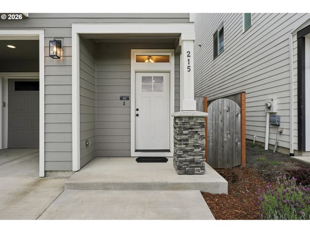 215 W BARBARAS Way, Newberg, OR 97132