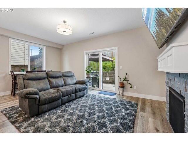215 W BARBARAS Way, Newberg, OR 97132