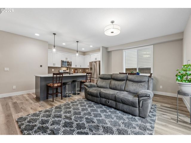 215 W BARBARAS Way, Newberg, OR 97132