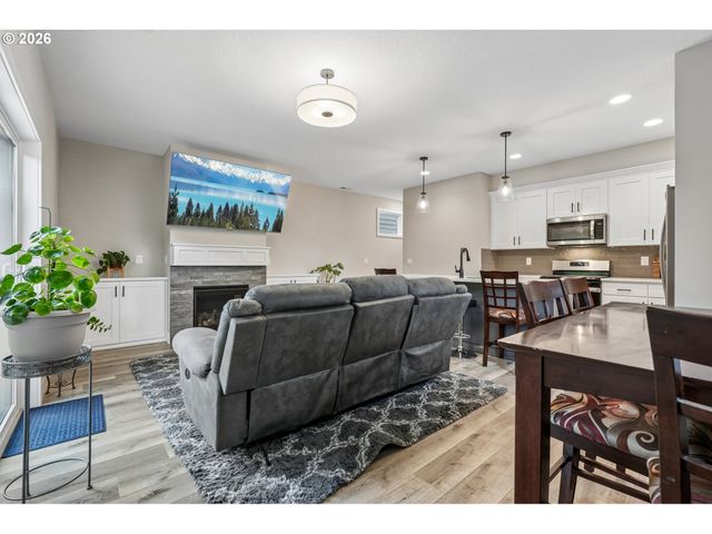 215 W BARBARAS Way, Newberg, OR 97132
