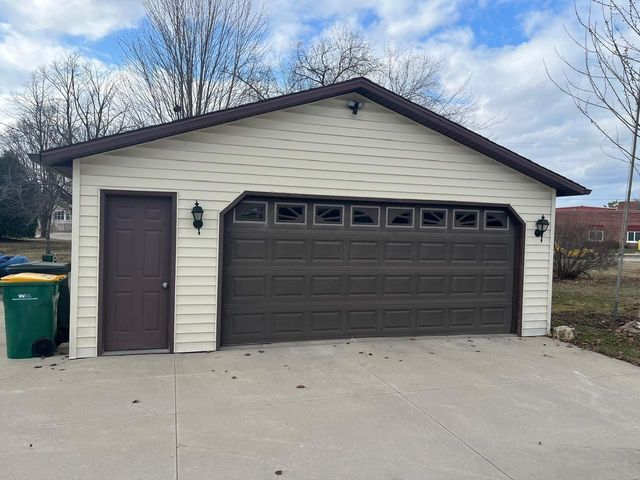 572 S MILITARY ROAD, Fond Du Lac, WI 54935