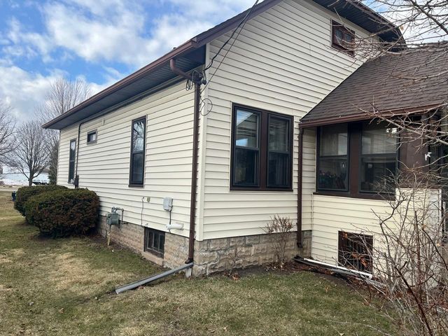 572 S MILITARY ROAD, Fond Du Lac, WI 54935