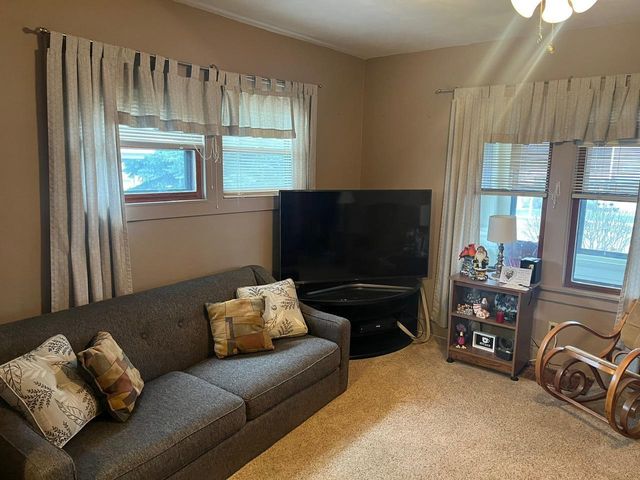 572 S MILITARY ROAD, Fond Du Lac, WI 54935
