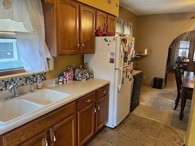 572 S MILITARY ROAD, Fond Du Lac, WI 54935