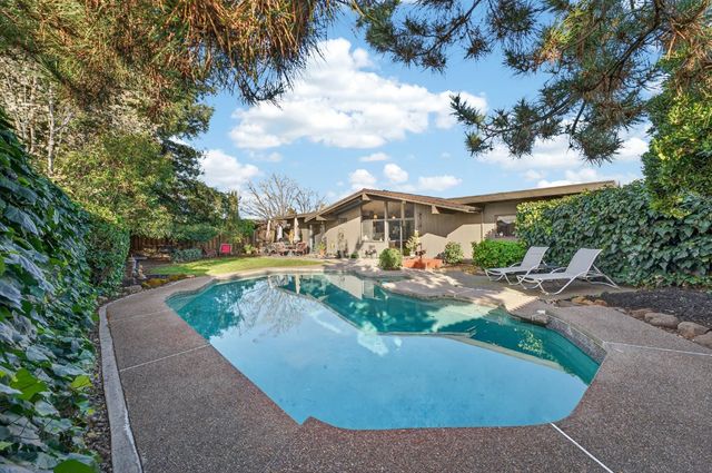 5412 Wildflower Cir, Carmichael, CA 95608