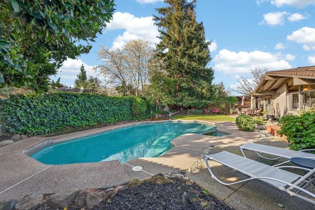 5412 Wildflower Cir, Carmichael, CA 95608