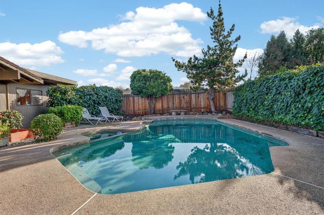 5412 Wildflower Cir, Carmichael, CA 95608