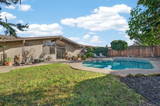 5412 Wildflower Cir, Carmichael, CA 95608