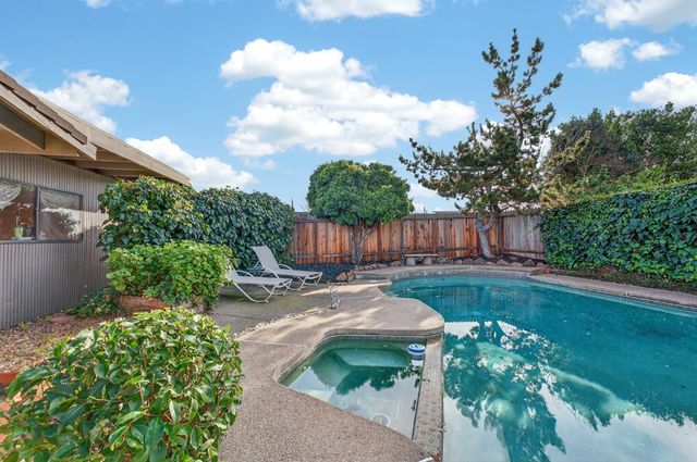 5412 Wildflower Cir, Carmichael, CA 95608