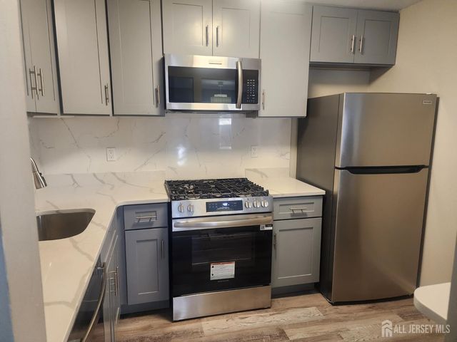 1008 Woodhaven Drive, Edison, NJ 08817