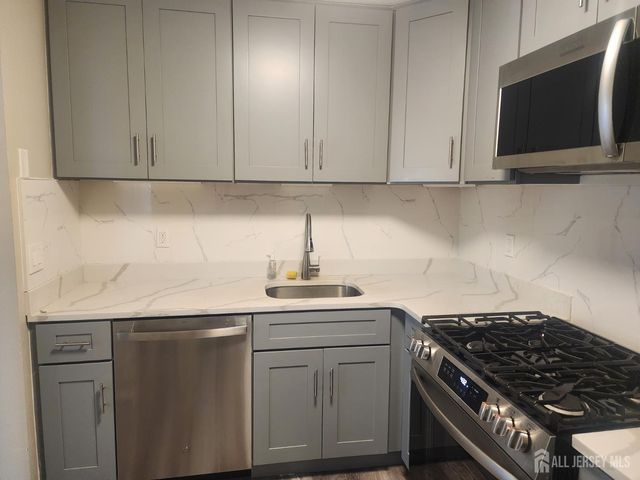 1008 Woodhaven Drive, Edison, NJ 08817
