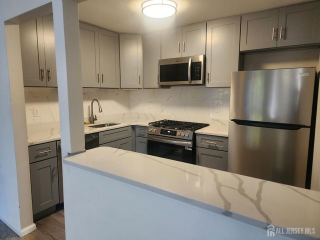 1008 Woodhaven Drive, Edison, NJ 08817