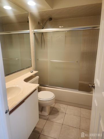 1008 Woodhaven Drive, Edison, NJ 08817
