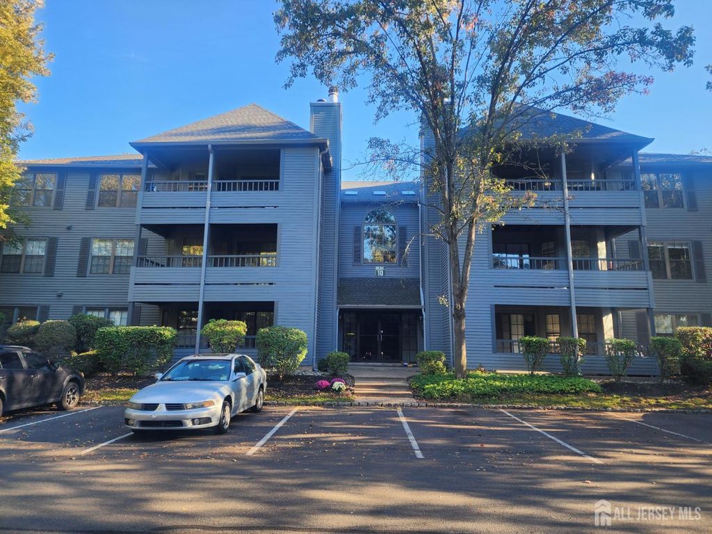 1008 Woodhaven Drive, Edison, NJ 08817