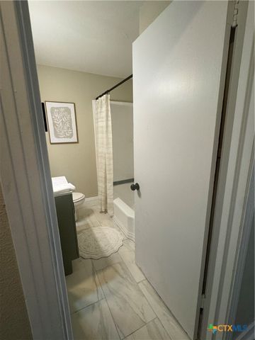 1311 E Park Avenue, Victoria, TX 77901