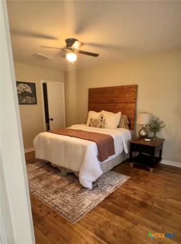 1311 E Park Avenue, Victoria, TX 77901