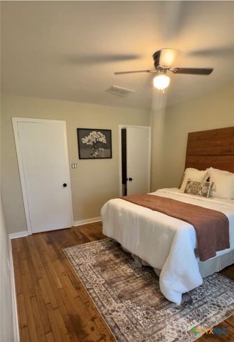 1311 E Park Avenue, Victoria, TX 77901