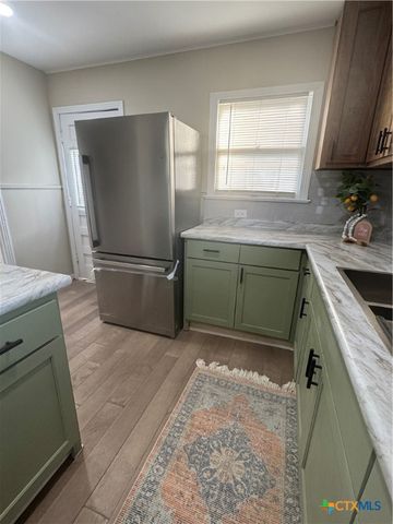 1311 E Park Avenue, Victoria, TX 77901