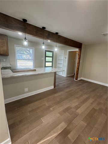 1311 E Park Avenue, Victoria, TX 77901