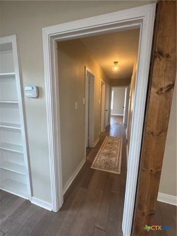 1311 E Park Avenue, Victoria, TX 77901