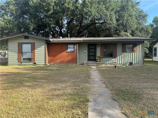 1311 E Park Avenue, Victoria, TX 77901