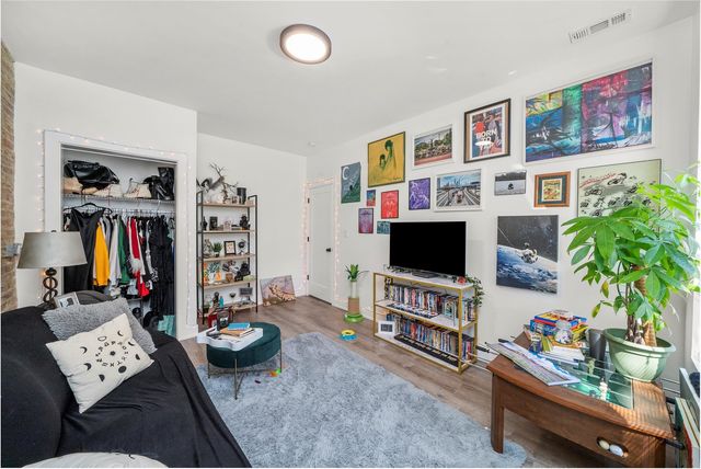 5004 S Champlain Avenue 1, Chicago, IL 60615