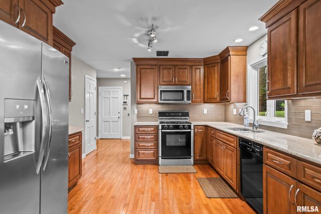 37 WILDWOOD Road, Springfield, IL 62704