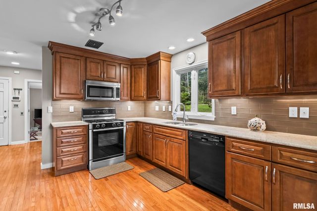 37 WILDWOOD Road, Springfield, IL 62704