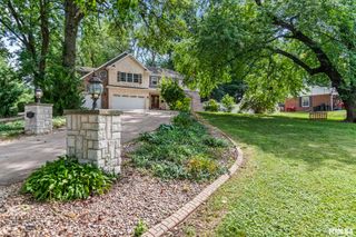 37 WILDWOOD Road, Springfield, IL 62704