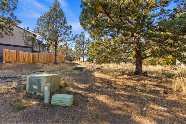2101 NE Holliday Avenue, Bend, OR 97701