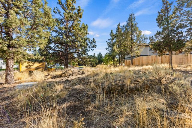2101 NE Holliday Avenue, Bend, OR 97701