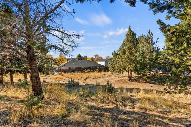 2101 NE Holliday Avenue, Bend, OR 97701