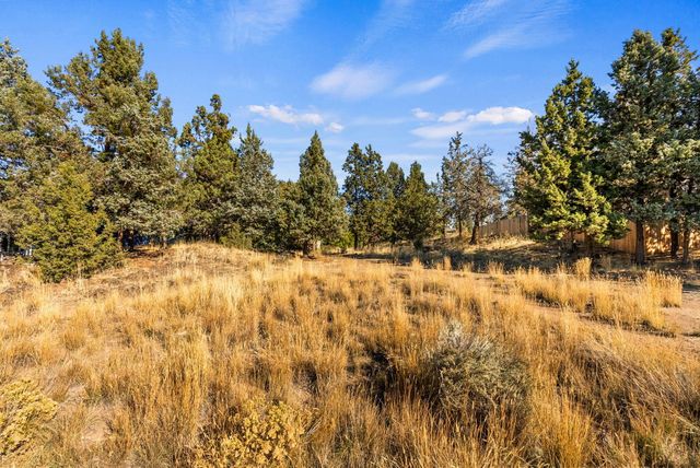 2101 NE Holliday Avenue, Bend, OR 97701