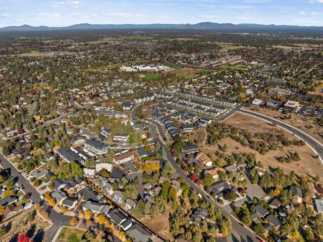 2101 NE Holliday Avenue, Bend, OR 97701