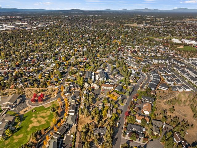 2101 NE Holliday Avenue, Bend, OR 97701