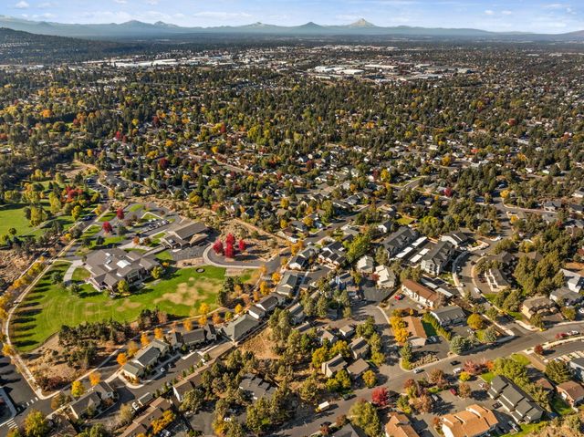 2101 NE Holliday Avenue, Bend, OR 97701