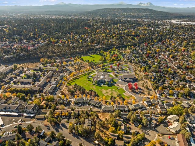 2101 NE Holliday Avenue, Bend, OR 97701