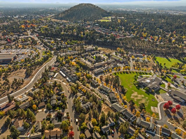 2101 NE Holliday Avenue, Bend, OR 97701