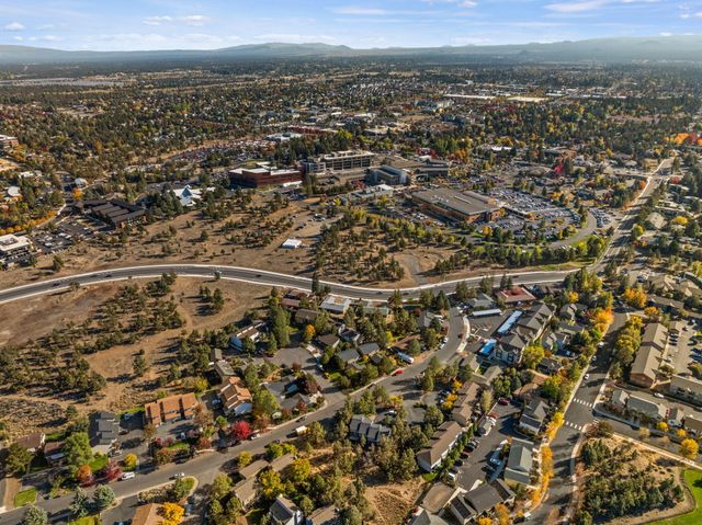 2101 NE Holliday Avenue, Bend, OR 97701