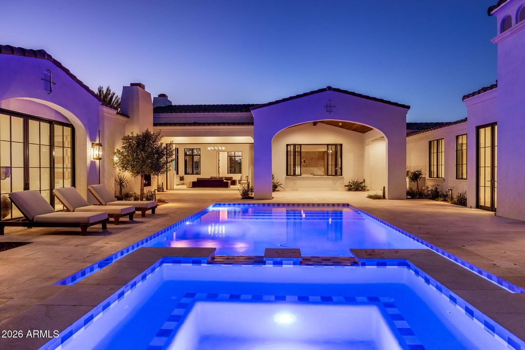 Image 16 of property listing at 4901 E BERNEIL Drive, Paradise Valley, AZ 85253