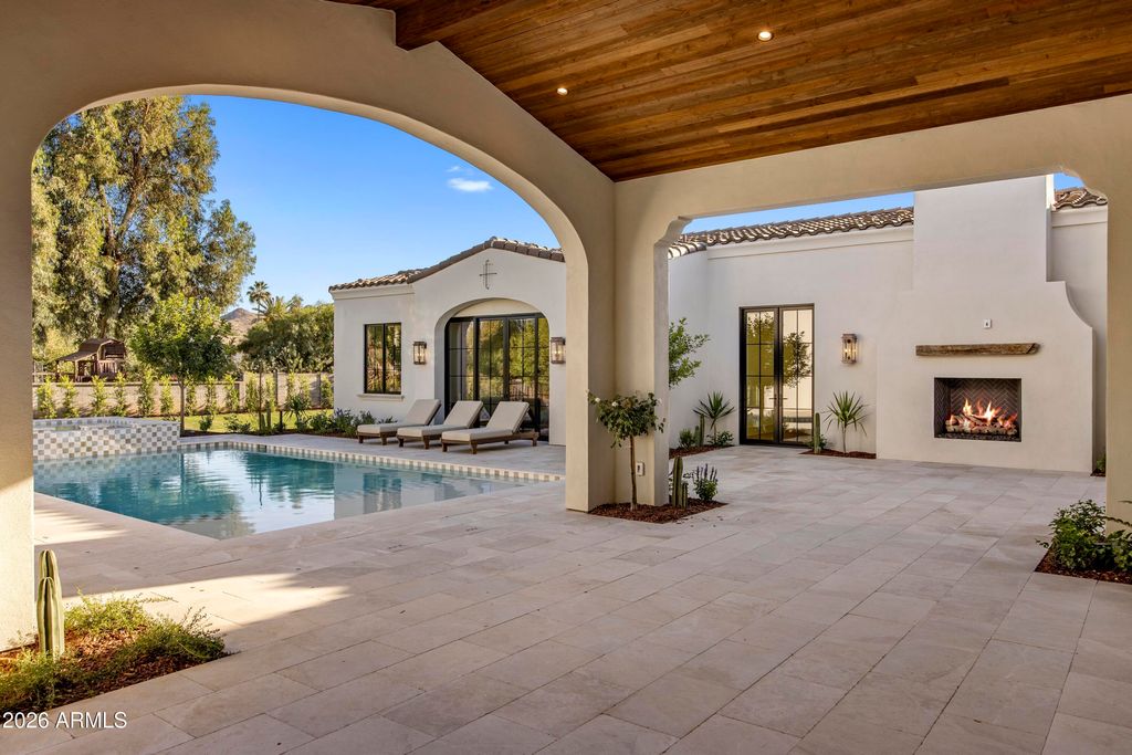 Image 19 of property listing at 4901 E BERNEIL Drive, Paradise Valley, AZ 85253
