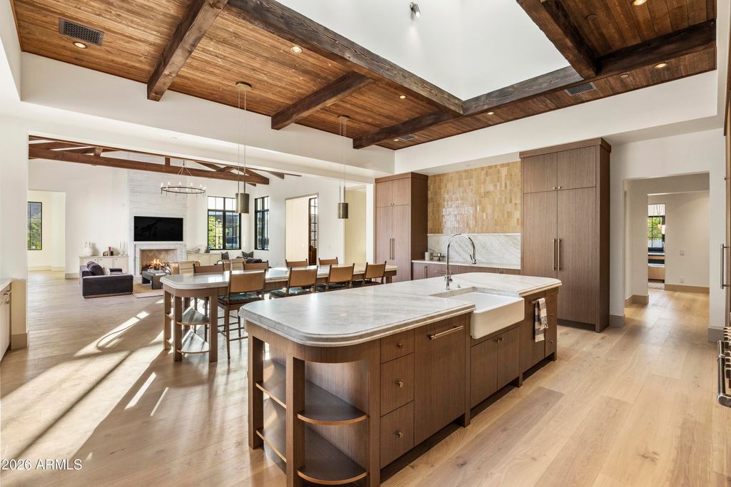 Image 4 of property listing at 4901 E BERNEIL Drive, Paradise Valley, AZ 85253