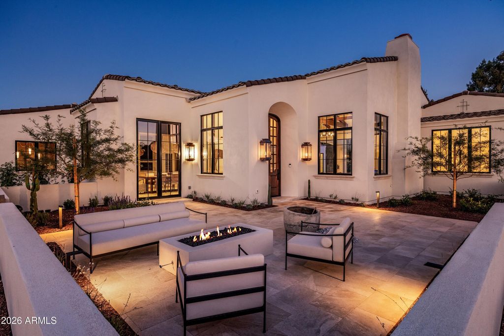 Image 6 of property listing at 4901 E BERNEIL Drive, Paradise Valley, AZ 85253