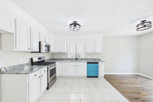 102 Vestal St, Fall River, MA 02720