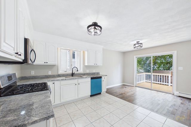 102 Vestal St, Fall River, MA 02720