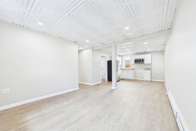 102 Vestal St, Fall River, MA 02720