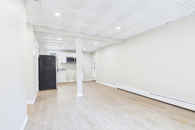 102 Vestal St, Fall River, MA 02720