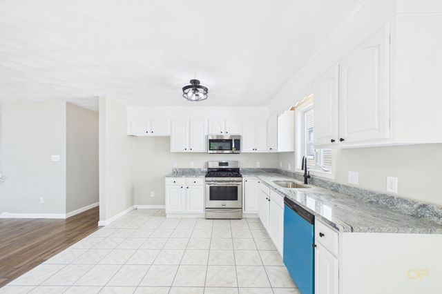 102 Vestal St, Fall River, MA 02720