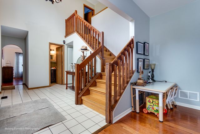 1301 Big Oak Trail, Aurora, IL 60506